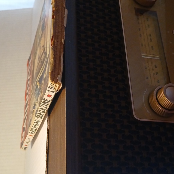 Vintage Railroad Magazine Pulp Fiction Dec 1941 Locomotives WWII Collectible - Picture 7 of 9